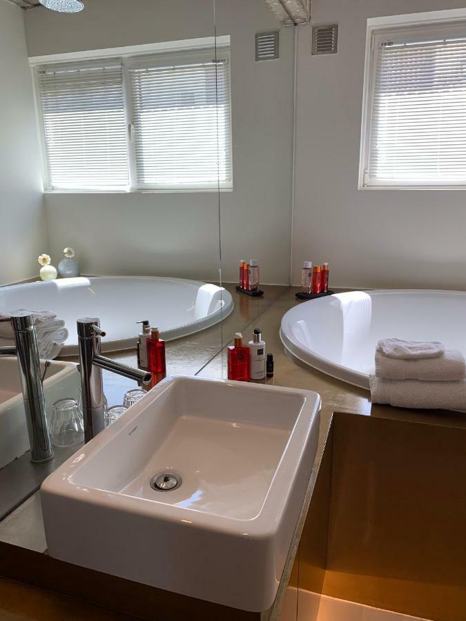 B&B Yellow Submarine Антверпен Екстериор снимка