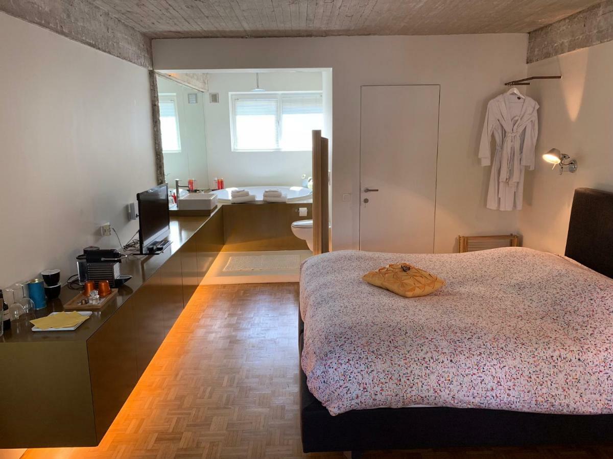 B&B Yellow Submarine Антверпен Екстериор снимка